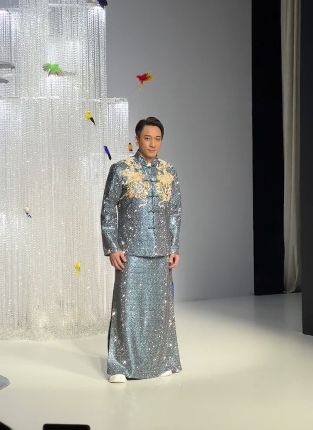 吳卓羲3月跟李彩華出席上海時裝周，​站在台上等對方。