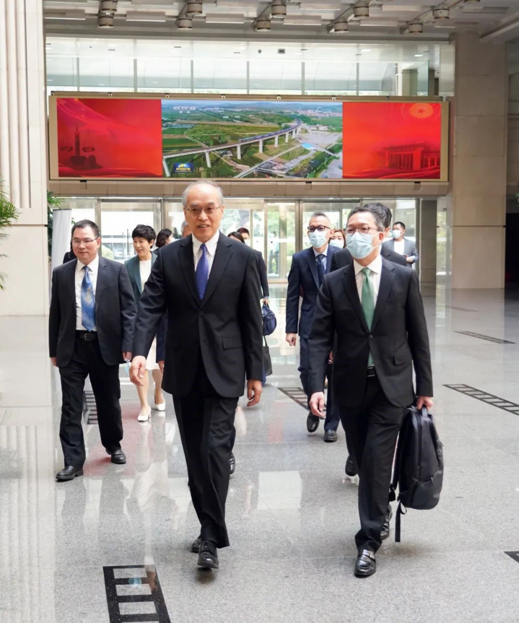 最高人民法院院長張軍在北京會見香港律政司司長林定國一行人。