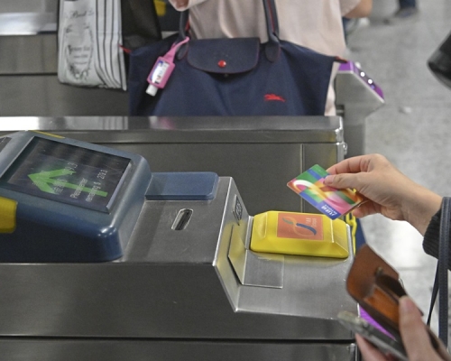 有立法會議員要求港鐵及政府增加車費折扣。資料圖片