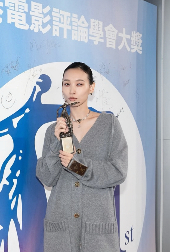 談善言於「第31屆香港電影評論學會」獲「最佳女演員」獎。 談善言於「第31屆香港電影評論學會」獲「最佳女演員」獎。