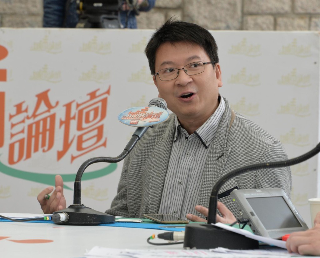 莊太量認為暫停聘請兼職司機並非解決方法。