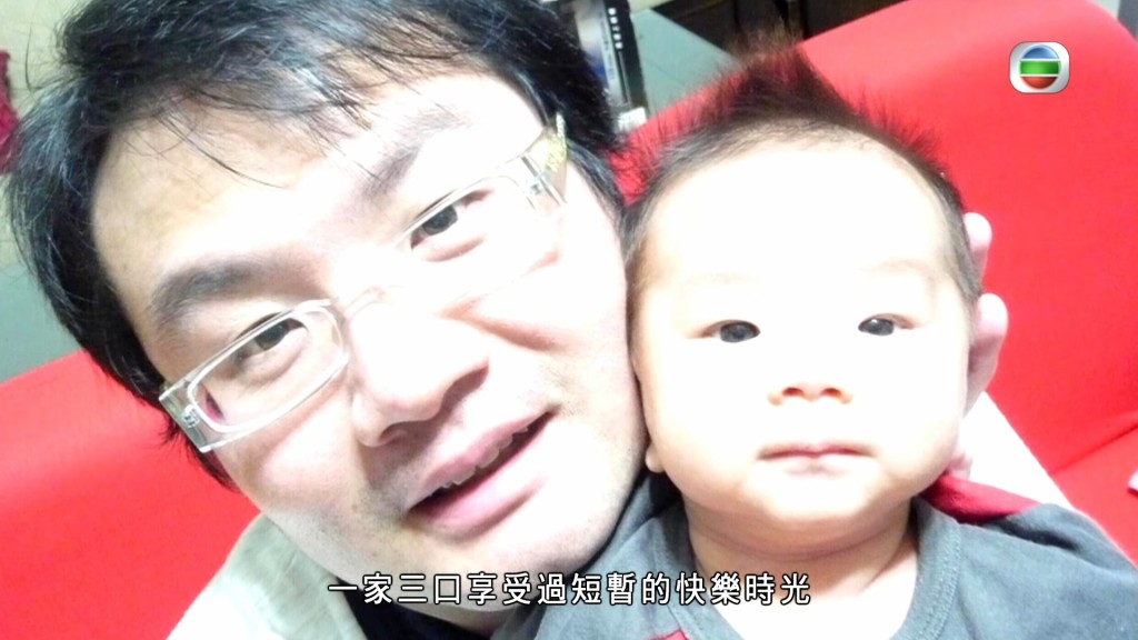 兒子出生後,一家三口曾享受過短暫的快樂時光。 兒子出生後,一家三口曾享受過短暫的快樂時光。