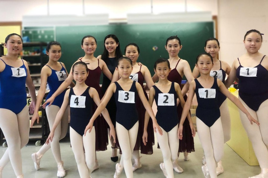 ​ Edit media  姚焯菲參加《聲夢傳奇》之前已經接受芭蕾舞訓練，亦有上台比賽的經驗。  ​