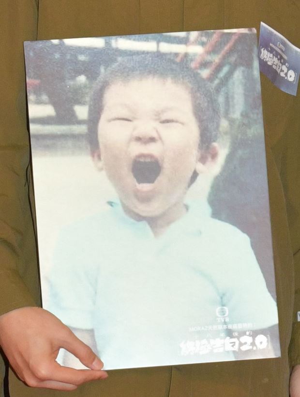 譚俊彥曾在宣傳活動上曝光童年照。