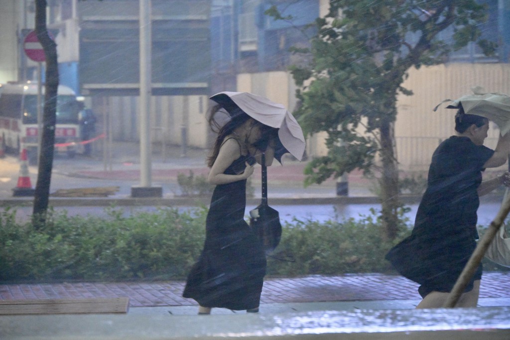 天文台在上午11时10分发出黄色暴雨警告。资料图片