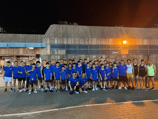 跑馬地遊樂場進行的慈善跑活動。(學校提供) 跑馬地遊樂場進行的慈善跑活動。(學校提供)