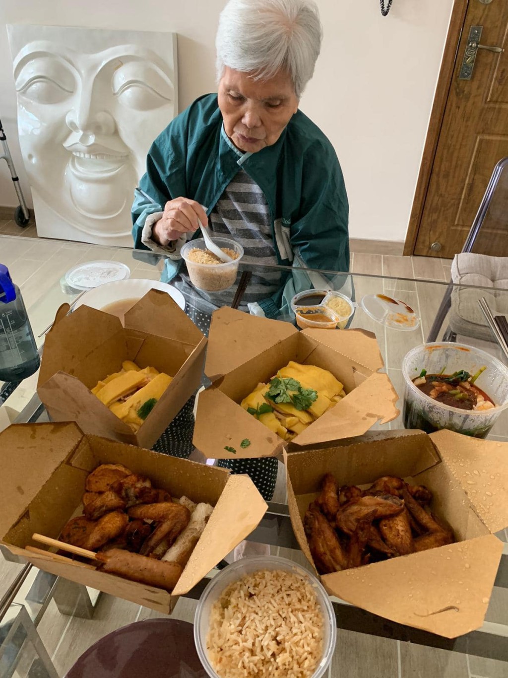周國豐的媽媽試過不認得兒子。 周國豐的媽媽試過不認得兒子。