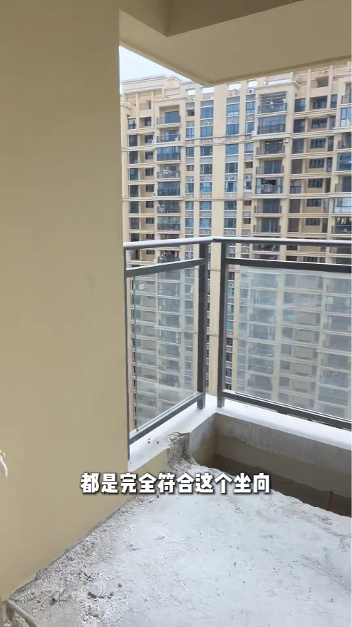吳若希對新居完全符合她心目中理想的坐向感到非常滿意。 吳若希對新居完全符合她心目中理想的坐向感到非常滿意。