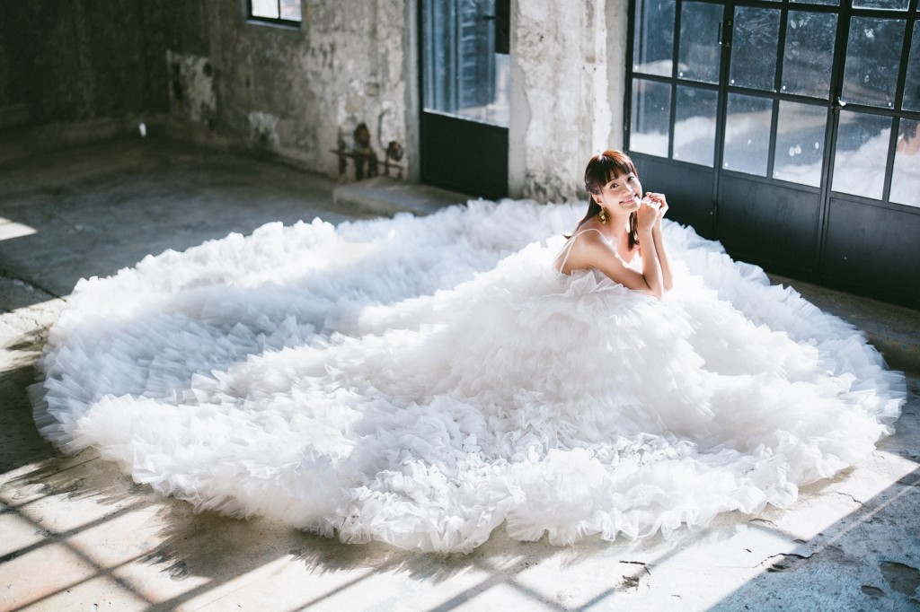 刘温馨日前突然晒出婚纱照引起误会，其实她不是结婚。