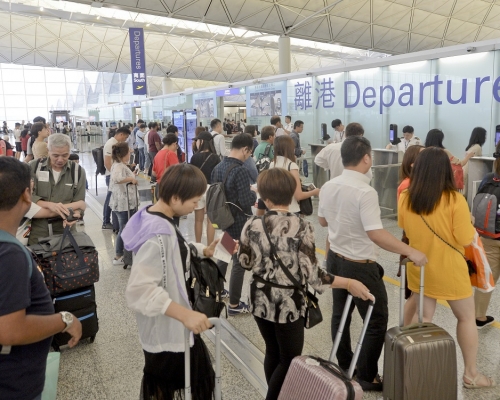 立法會通過《入境條例》修訂,授權入境處可要求航空公司禁止載運個別乘客。資料圖片