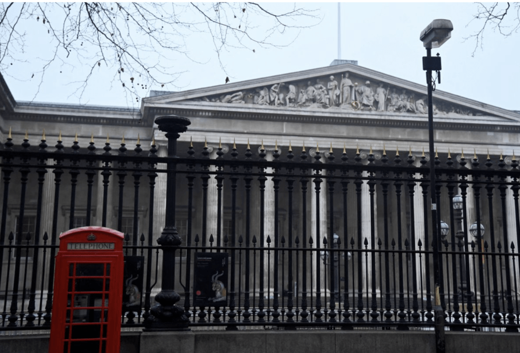 大英博物馆主席、英国前财相欧思邦表示，已就事件展开独立调查，希望能够寻回失踪的藏品，并防止事件重演。