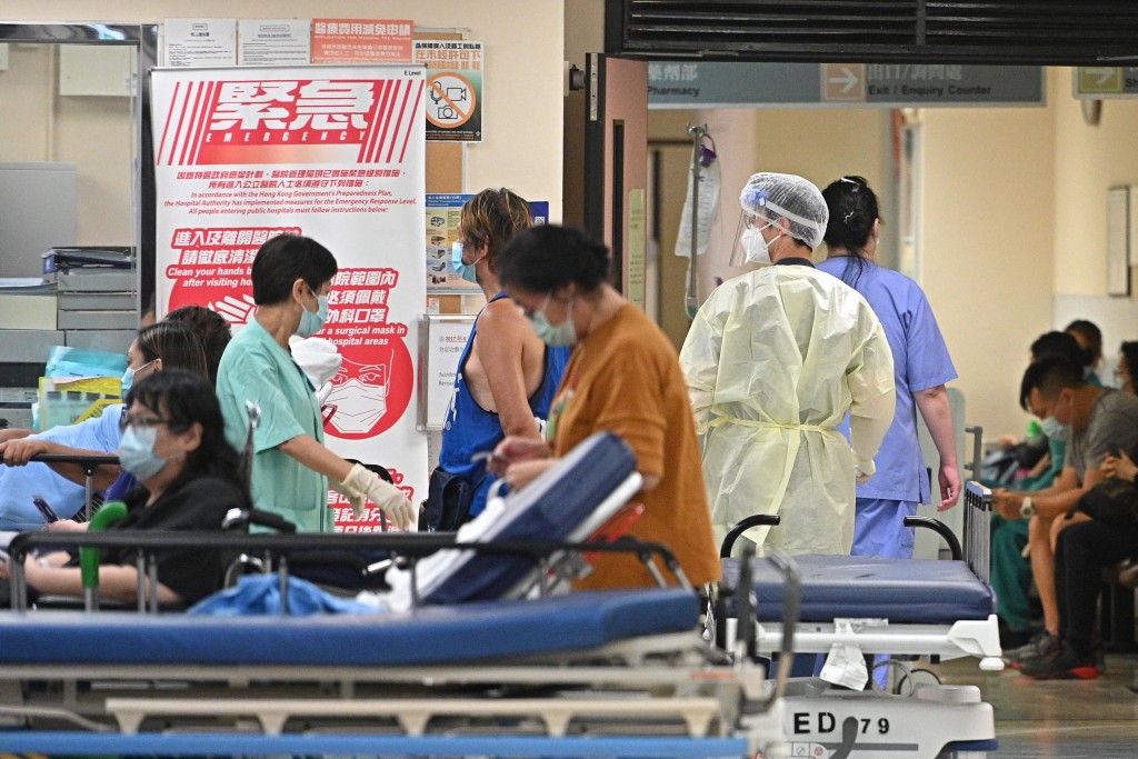 公立醫院昨日新增8名確診病人離世。資料圖片