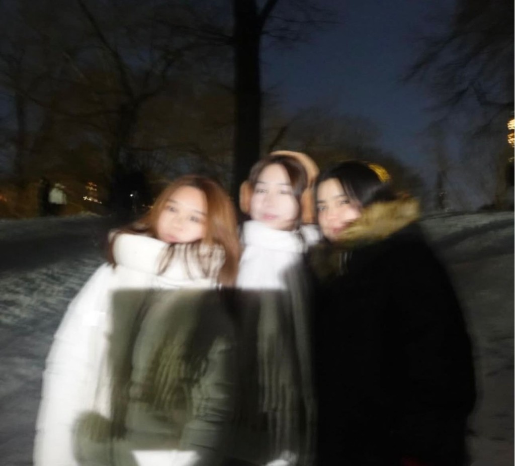 Chantel與兩位女同學合照。 Chantel與兩位女同學合照。