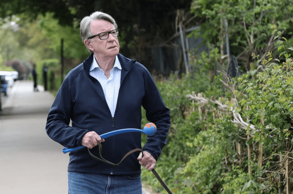 美國「富豪淫媒」愛潑斯坦案持續發酵，英國首相施紀賢就曼德爾森（圖）出任駐美大使一事備受詬病。路透社