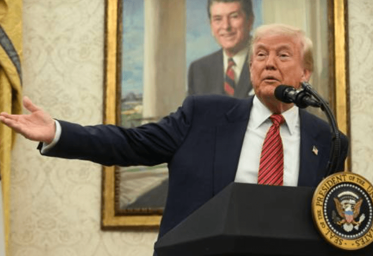 美国总统特朗普政府宣布，计划撤回拜登时代限制人工智能（AI）芯片出口的规定。法新社