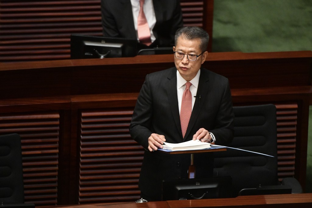 陈茂波到立法会宣读财政预算案。（卢江球摄）