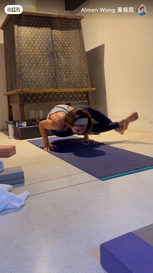 53岁的黄佩霞，模特儿出身后进军电影圈，多年前更成为瑜伽导师，又是Pure Yoga的创办人之一。