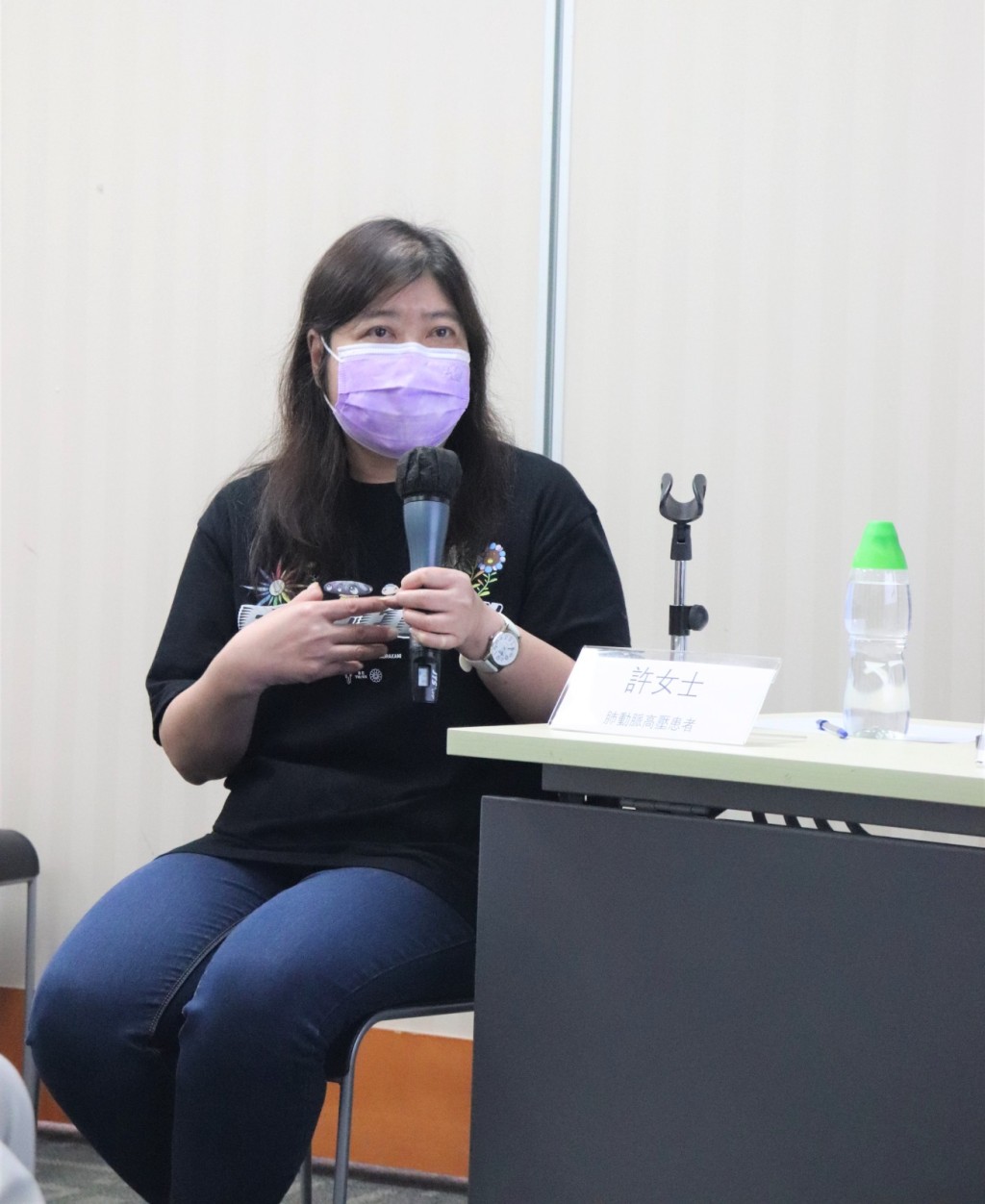 許女士。