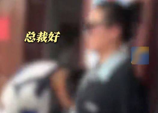 湖南有女教師扮霸總,要學生配合拍短片捱批。閃電新聞 湖南有女教師扮霸總,要學生配合拍短片捱批。閃電新聞