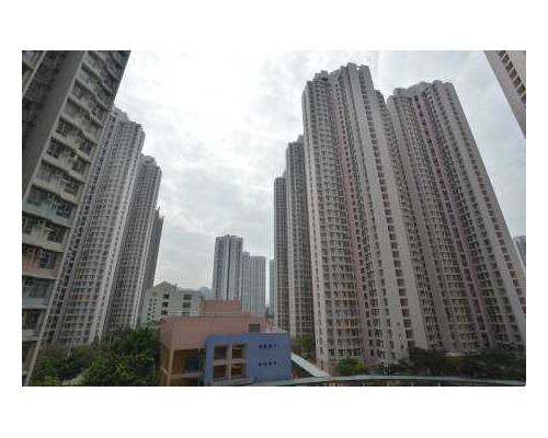 天頌苑3房單位以居二市場價408萬成交。