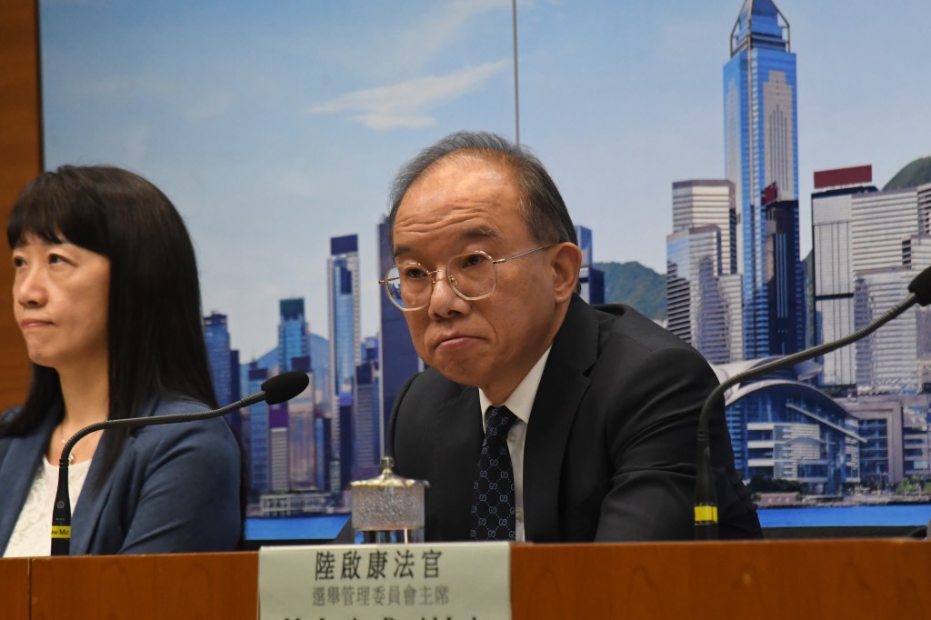 曾國衞補充，政府對投票率無硬性指標。