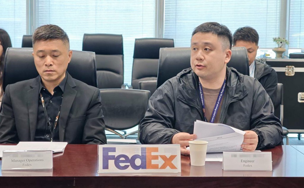 香港海關聯同空運貨物營運商進行反恐桌上演練,模擬極端份子發動網絡攻擊,癱瘓網絡並導致空運貨物清關系統訊息中斷。香港海關facebook圖片 香港海關聯同空運貨物營運商進行反恐桌上演練,模擬極端份子發動網絡攻擊,癱瘓網絡並導致空運貨物清關系統訊息中斷。香港海關facebook圖片