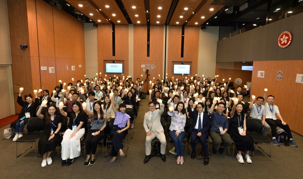 由律政司主辦，為期兩日的第三階段「傳承共建　法治社會」法治教育領袖培訓計劃基礎課程今日圓滿結束。