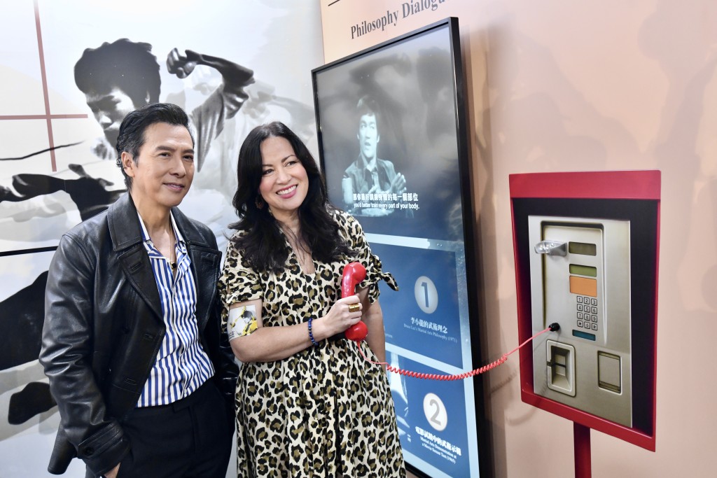 李香凝與影星甄子丹參觀展覽。 李香凝與影星甄子丹參觀展覽。