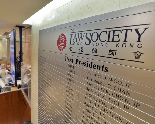 香港律師會譴責有人試圖以壓力阻撓David Perry來港。資料圖片