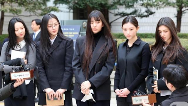 NewJeans在與ADOR的解約官司中落敗,未能隨閔熙珍跳槽到新公司。 NewJeans在與ADOR的解約官司中落敗,未能隨閔熙珍跳槽到新公司。