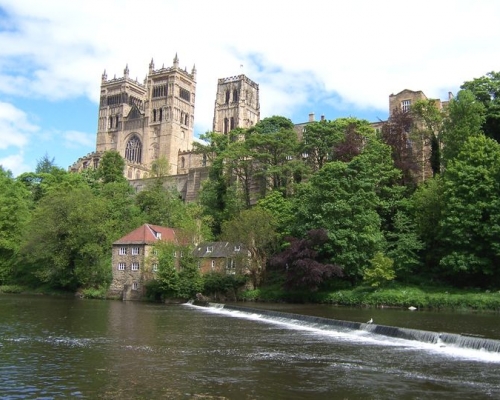 杜倫大學建築雄偉，校內充滿哈利波特式的學院建築。