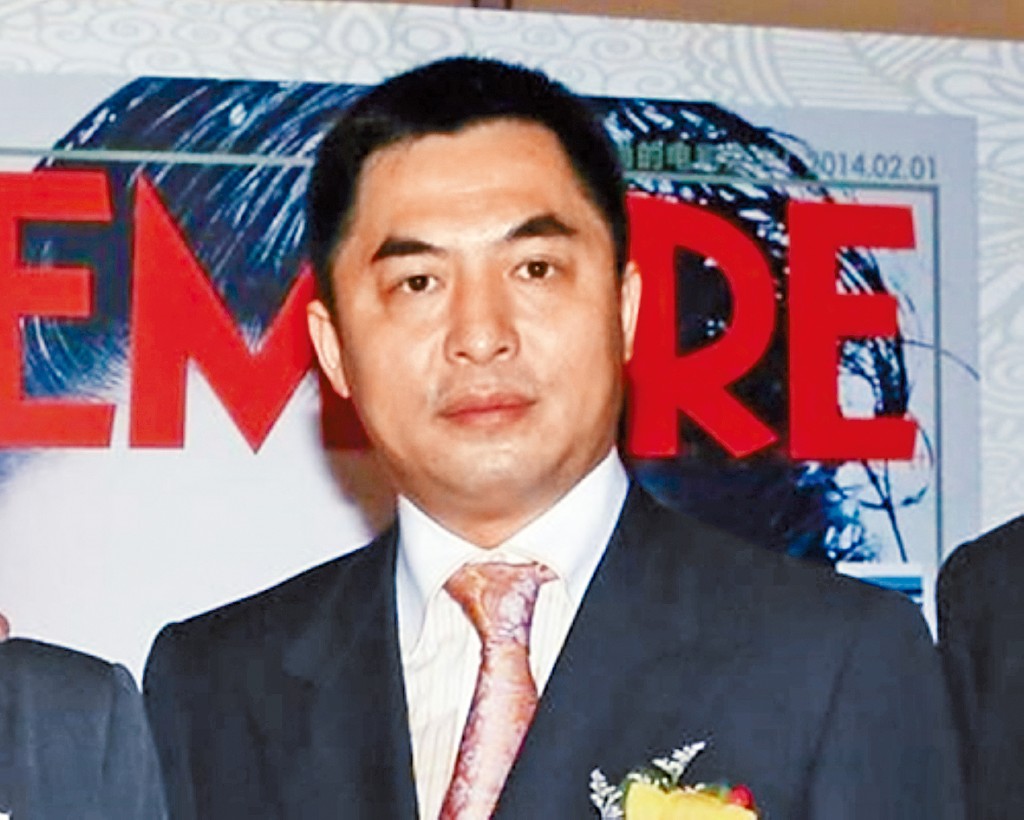 商界大亨覃輝。