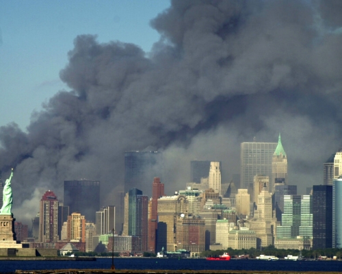 美國911恐怖襲擊事件,至今已有20年之久。事件造成2996人死亡,超過6000人受傷。 AP資料圖片