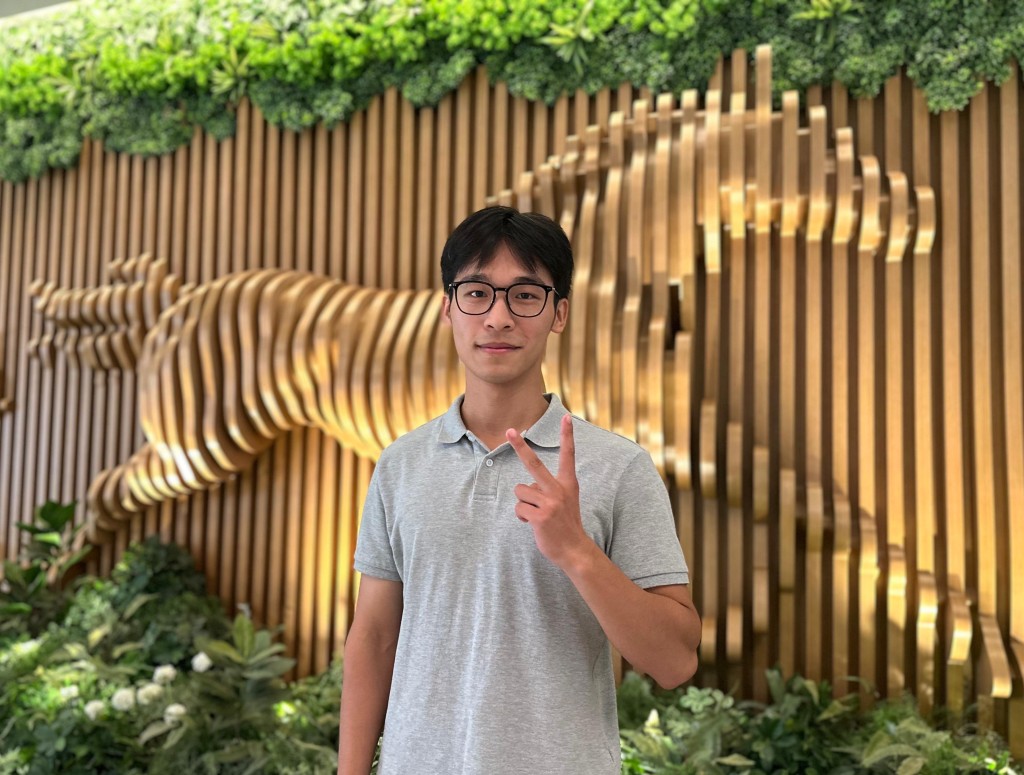 河南旅客王先生特意選擇國慶長假首次來港7天旅遊，並入場觀賞賽馬。馬會圖片