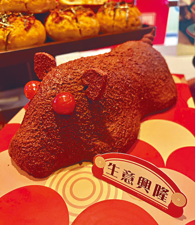 造型可爱的乳猪蛋糕。 造型可爱的乳猪蛋糕。