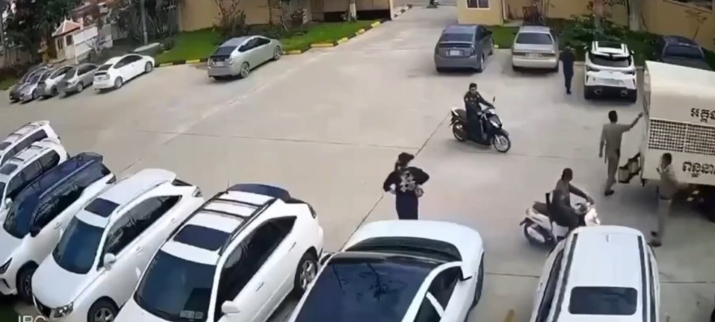 單槍匹馬進行劫囚的女子事後被捕。微博@紅星新聞