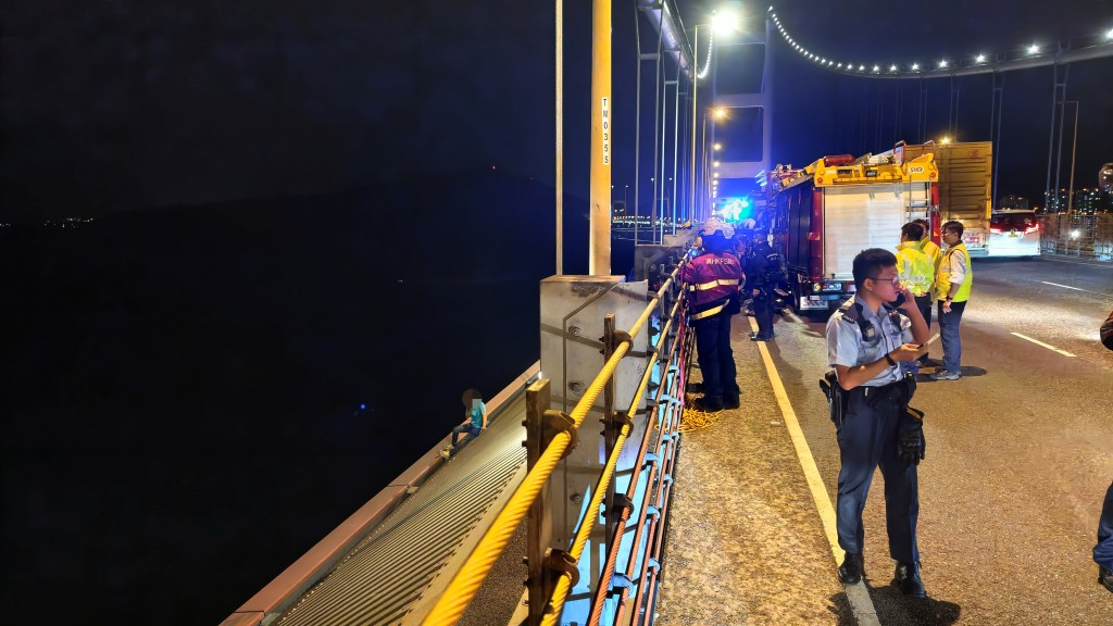 現場為青嶼幹線青馬大橋往機場方向。黃文威攝 現場為青嶼幹線青馬大橋往機場方向。黃文威攝