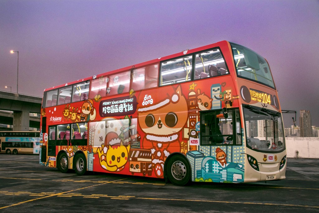 癫当节日限定发光巴士巡游开动中。 癫当节日限定发光巴士巡游开动中。