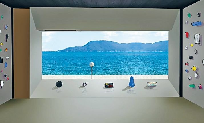 五所純子將藝作融入女木島的海洋風景。