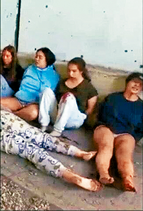影片截圖顯示據指被哈馬斯俘虜的以色列女兵。