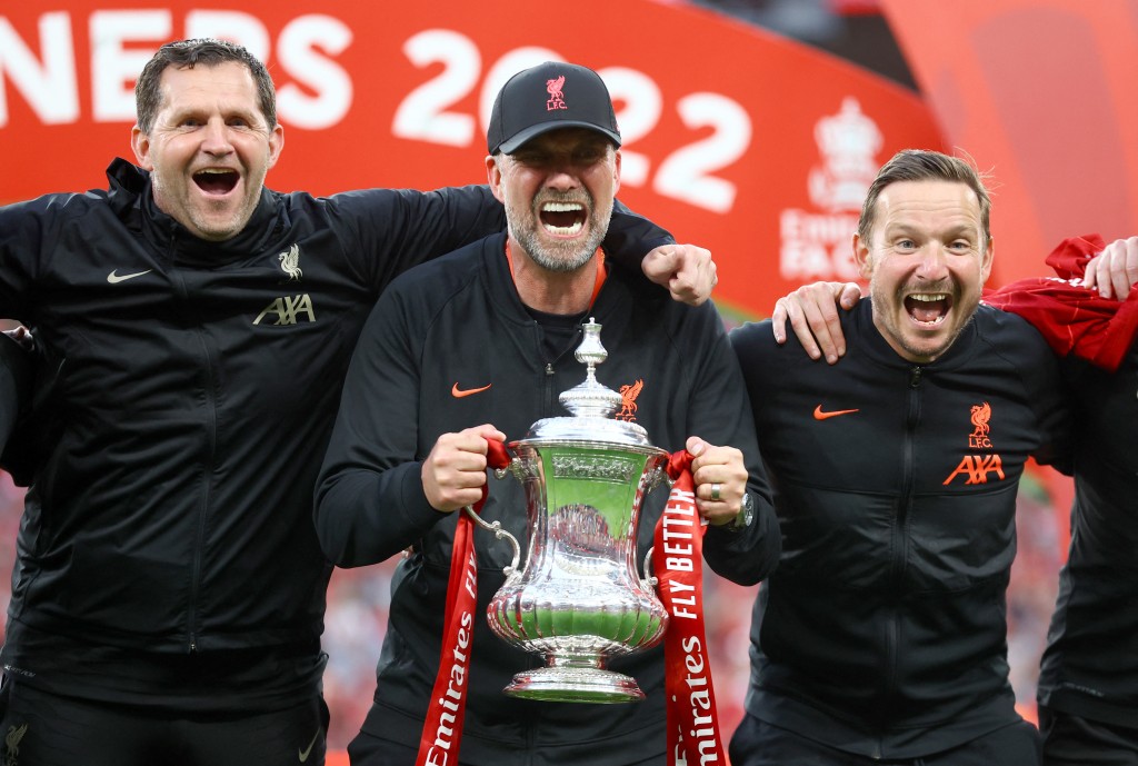 高普（中）上場帶領利物浦在英格蘭足總盃封王，取得紅軍今季第二個錦標。Reuters