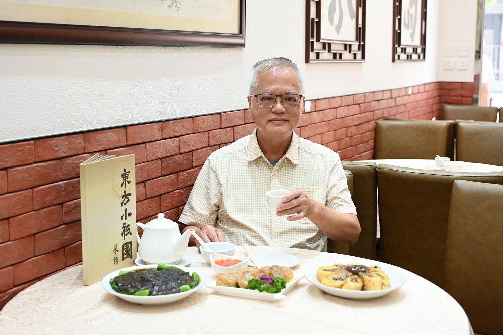 彭任均四十年前接手經營東方小祇園，堅持烹製美味與健康兼備的齋菜。
