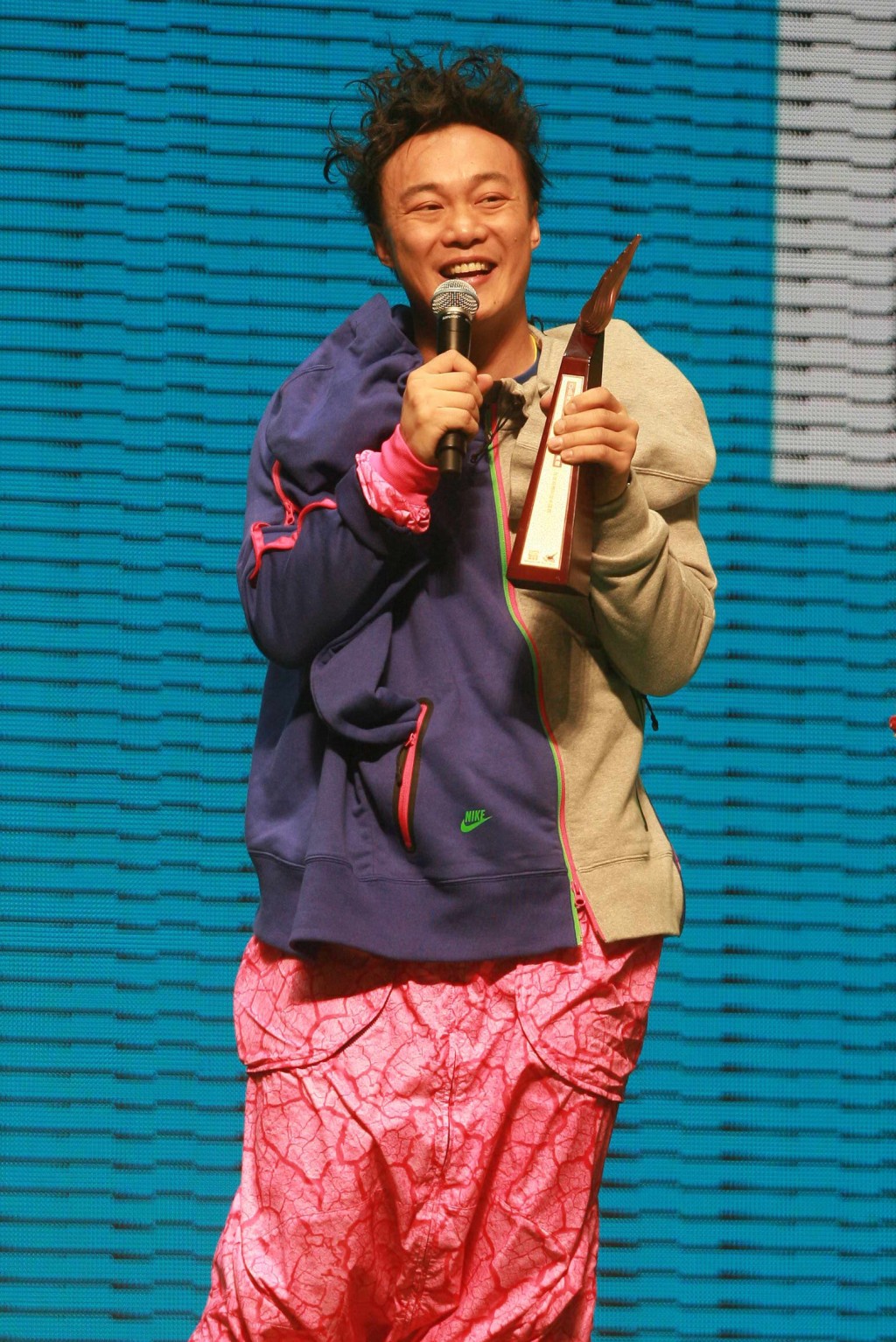 现时获得最多次「我最喜爱的歌曲大奖」的纪录保持者为歌神张学友、陈奕迅（图），均获得过五次。