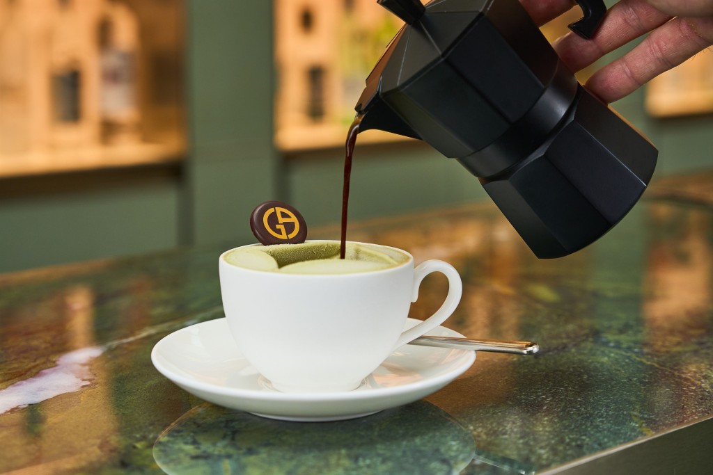 香港首家ARMANI/CAFFÈ開設於金鐘太古廣場L3 301號舖。 香港首家ARMANI/CAFFÈ開設於金鐘太古廣場L3 301號舖。