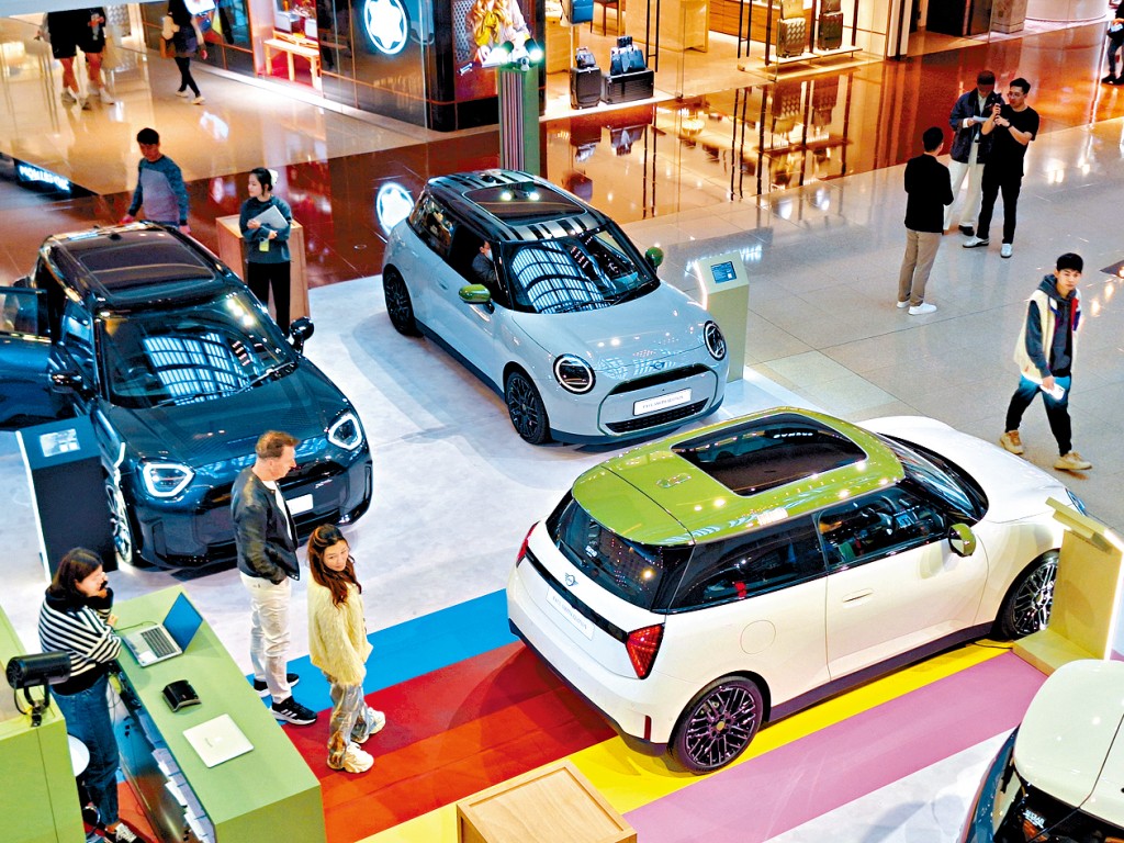 現行電動私家車「一換一」計劃將於3月31日屆滿，觸發市場出現購車熱潮。