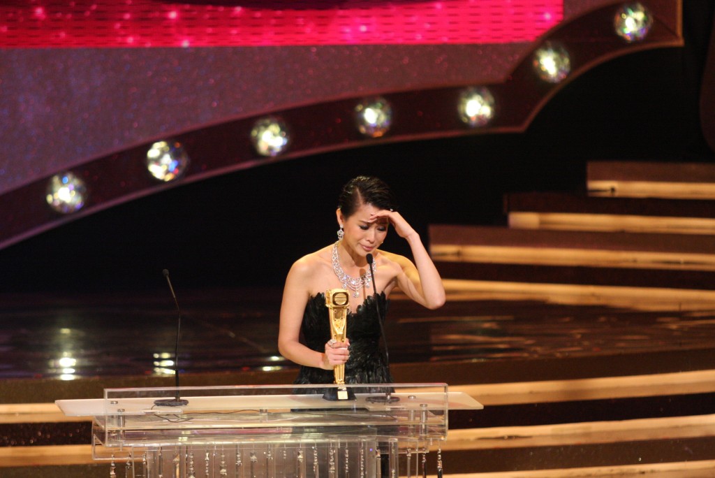胡杏儿凭剧集《万凰之王》在《2011年万千星辉颁奖典礼》封视后。