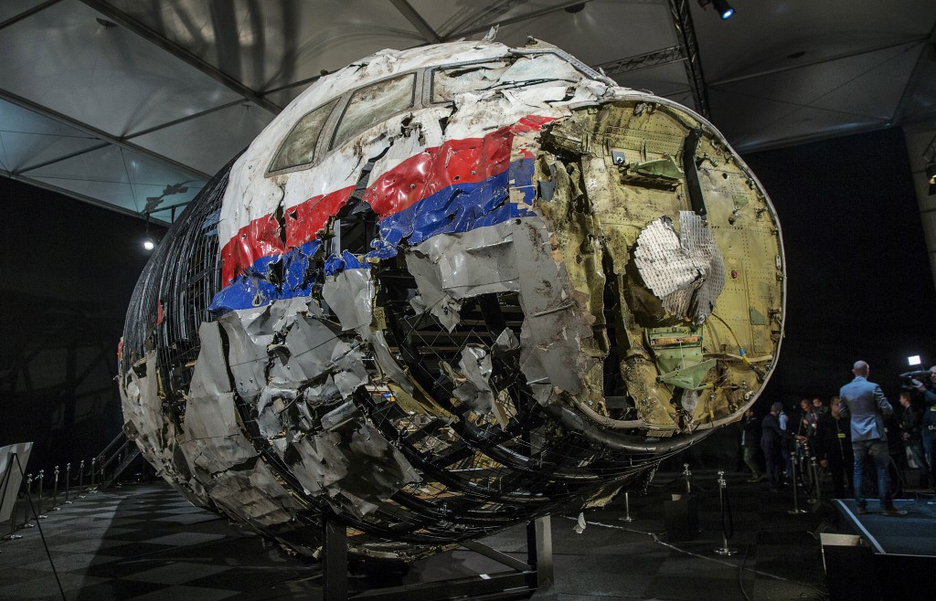 馬航MH17班機殘骸經過重整，以便調查。路透社