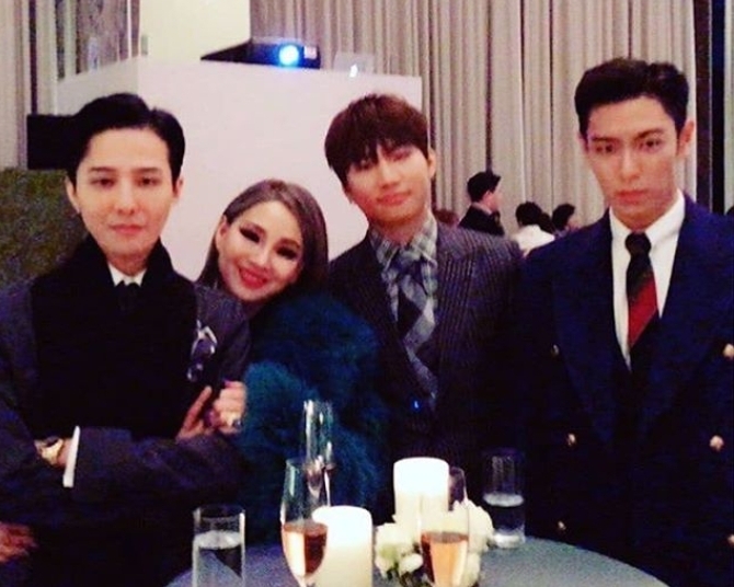 GD、CL、大聲及T.O.P在太陽婚禮上合照。