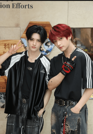 是次见面会,Sing、Leo邀请了来亲友来捧场。 是次见面会,Sing、Leo邀请了来亲友来捧场。