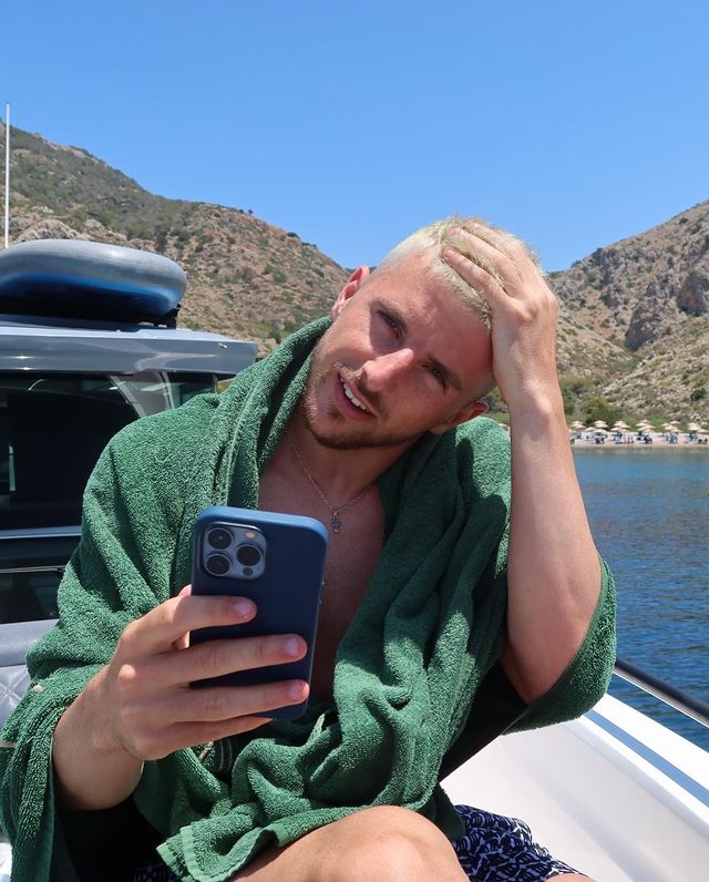 美臣蒙特片段中的金髮和過去3周他在西班牙度假時的照片一樣。網上圖片